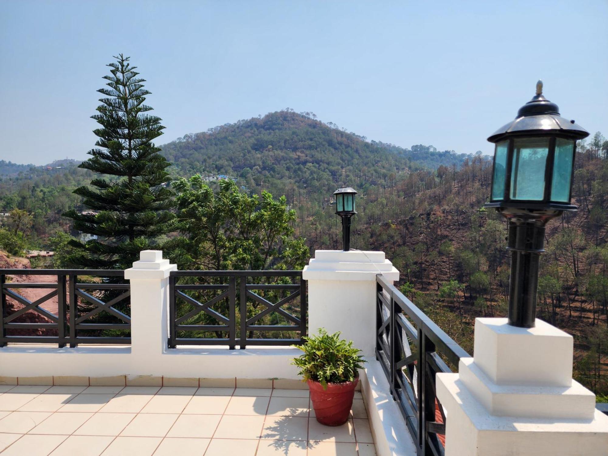 Hotel Royal Ark - Kasauli Kültér fotó