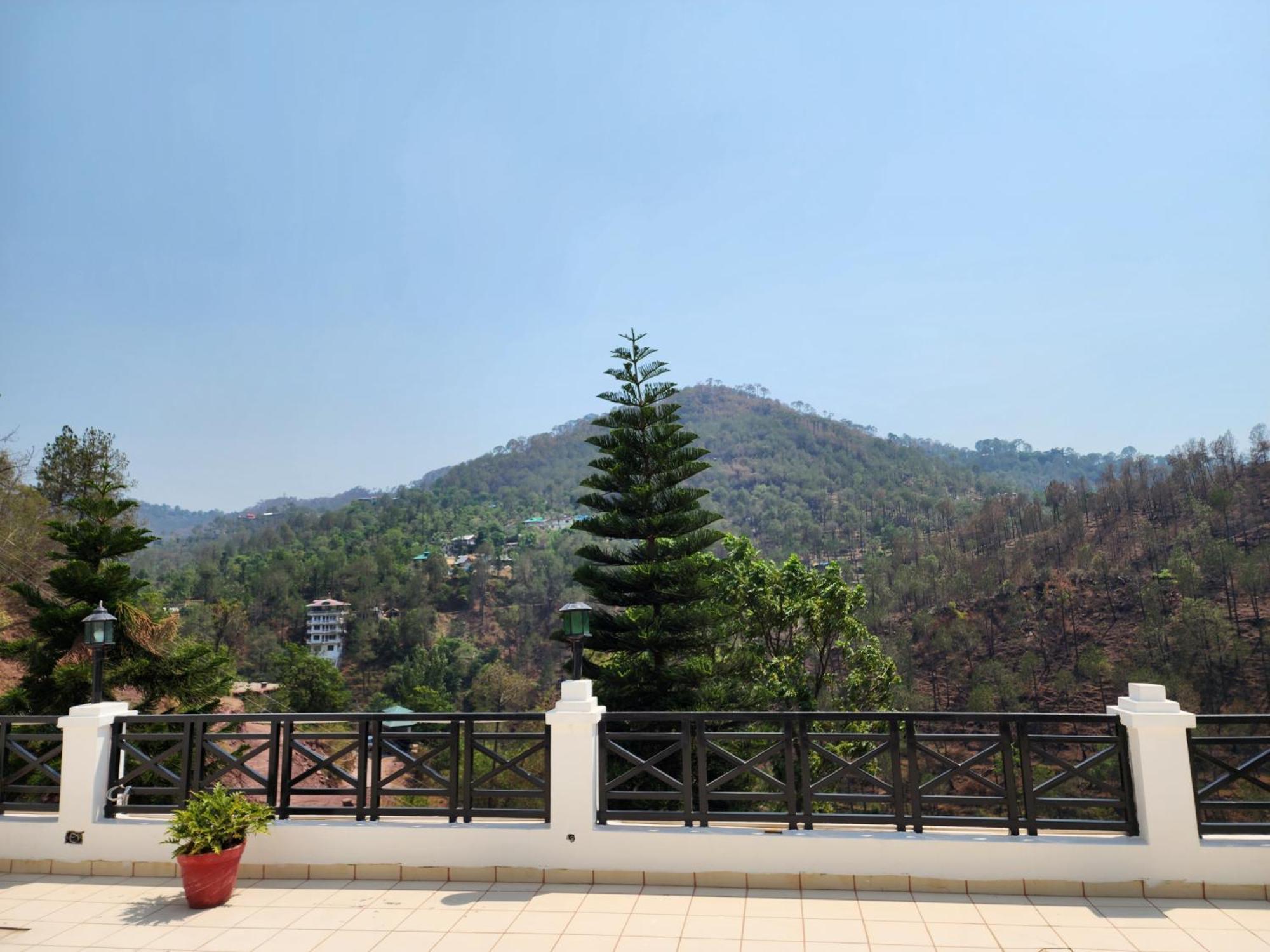Hotel Royal Ark - Kasauli Kültér fotó